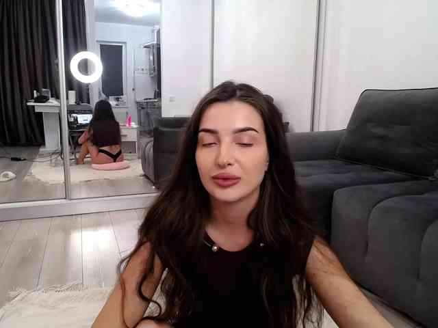 LauraBess webcam