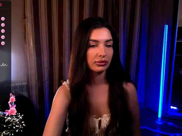 LauraBess webcam