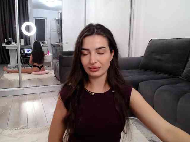 LauraBess webcam