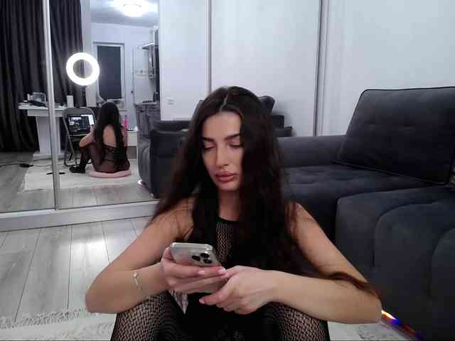 LauraBess webcam