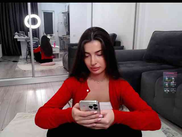 LauraBess webcam