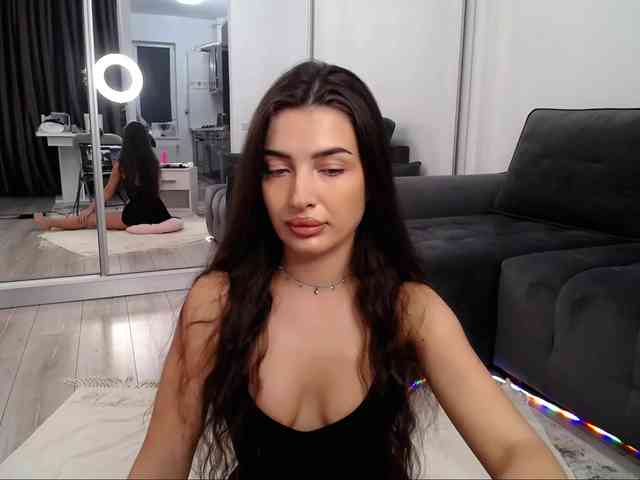 LauraBess webcam