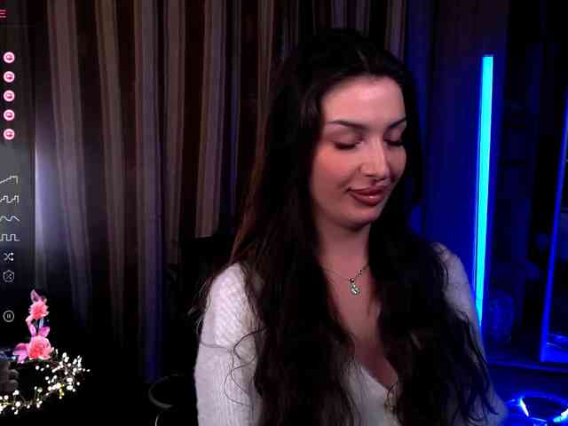 LauraBess webcam