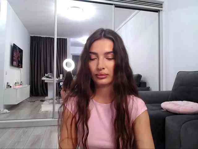 LauraBess webcam