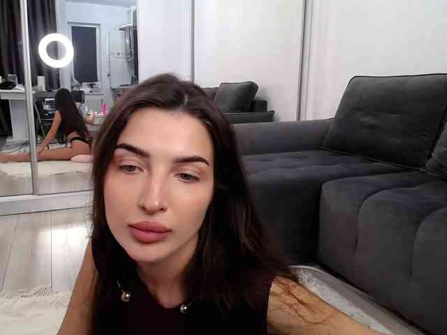 LauraBess webcam