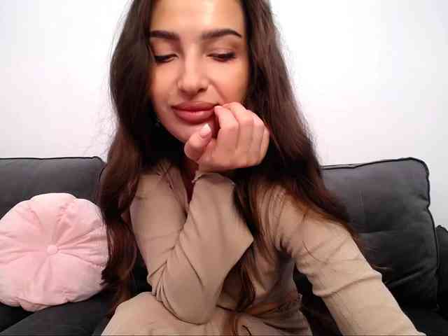LauraBess webcam