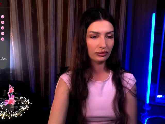 LauraBess webcam