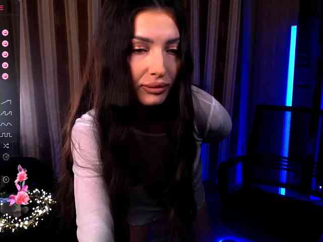 LauraBess webcam