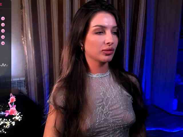 LauraBess webcam