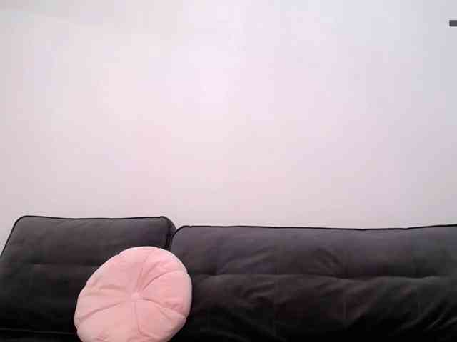 LauraBess webcam
