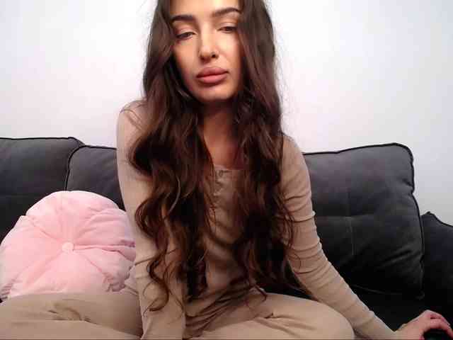 LauraBess webcam