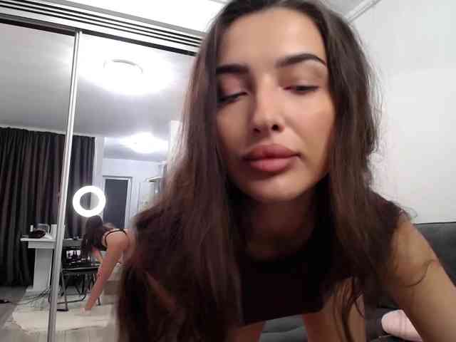 LauraBess webcam