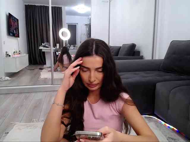 LauraBess webcam