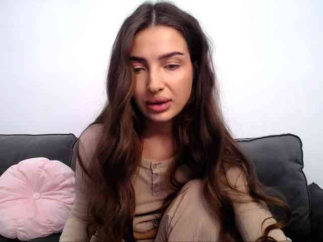 LauraBess webcam