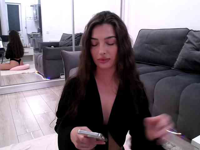 LauraBess webcam