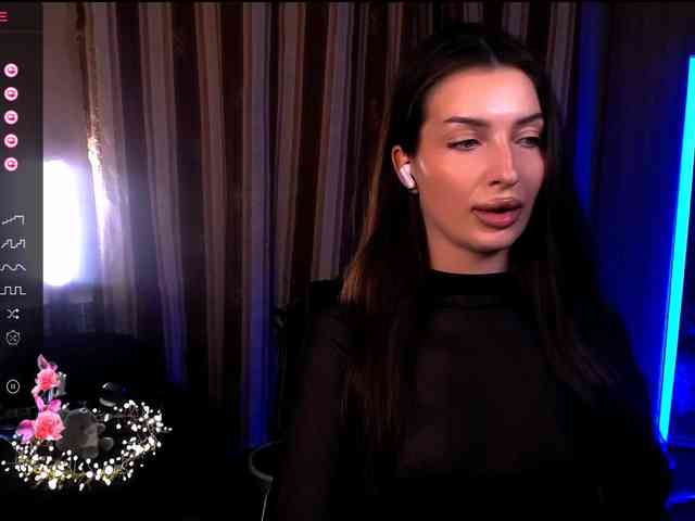 LauraBess webcam
