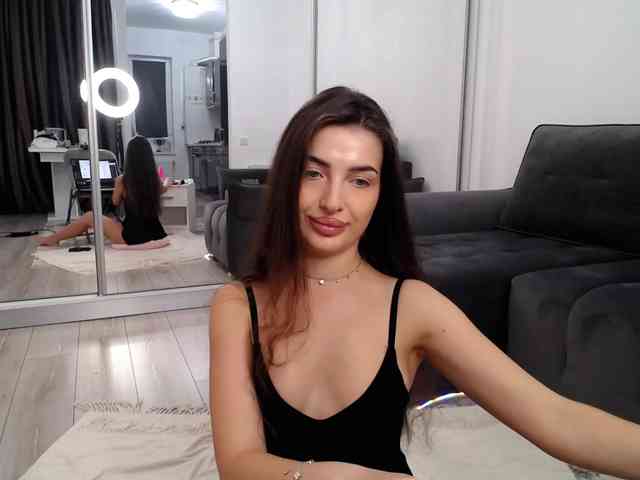 LauraBess webcam