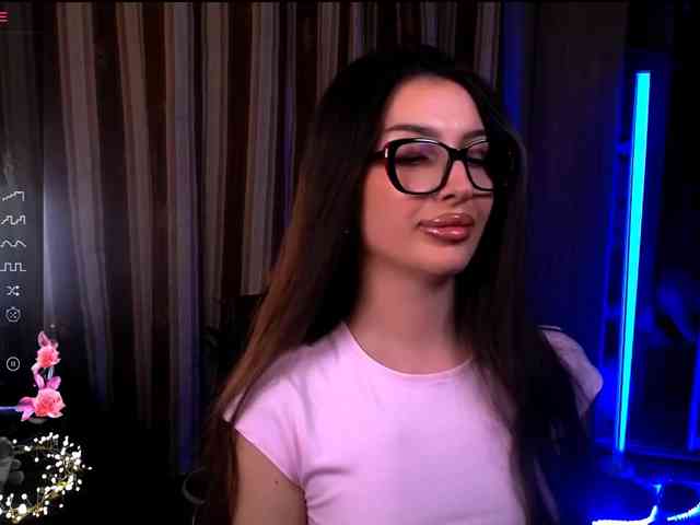 LauraBess webcam