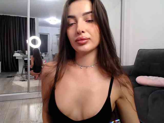LauraBess webcam