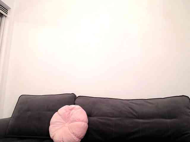 LauraBess webcam