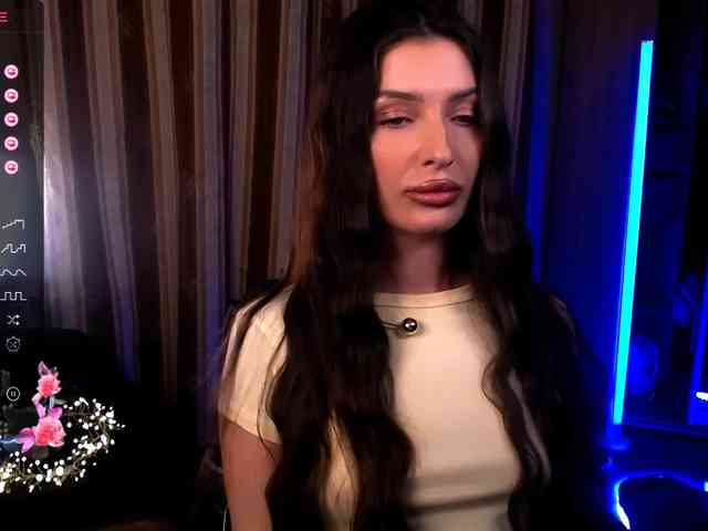 LauraBess webcam