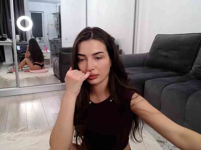 LauraBess webcam