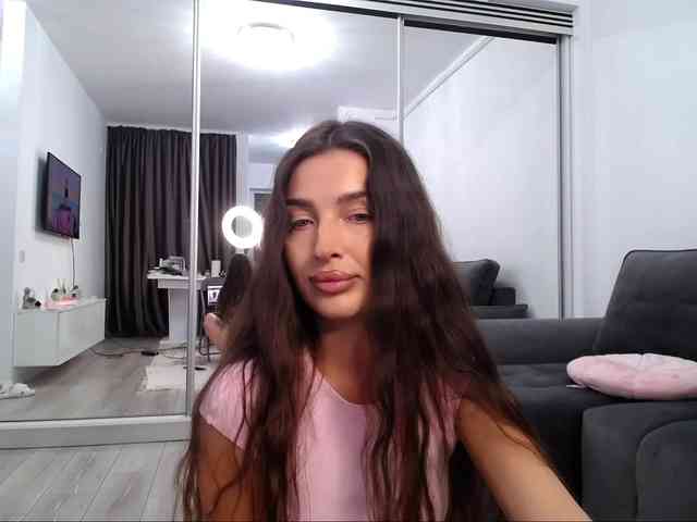 LauraBess webcam
