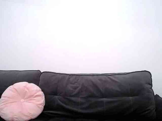 LauraBess webcam