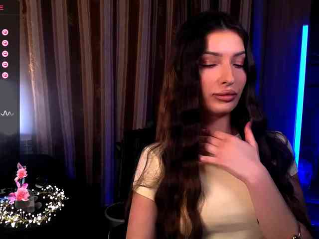 LauraBess webcam