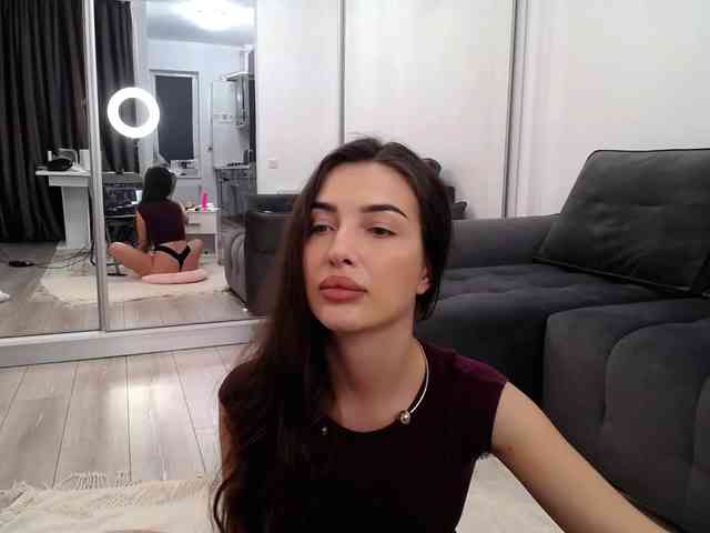 LauraBess webcam