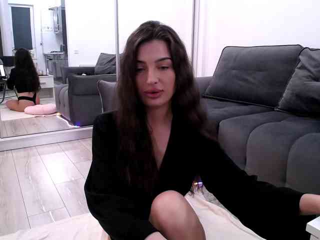 LauraBess webcam