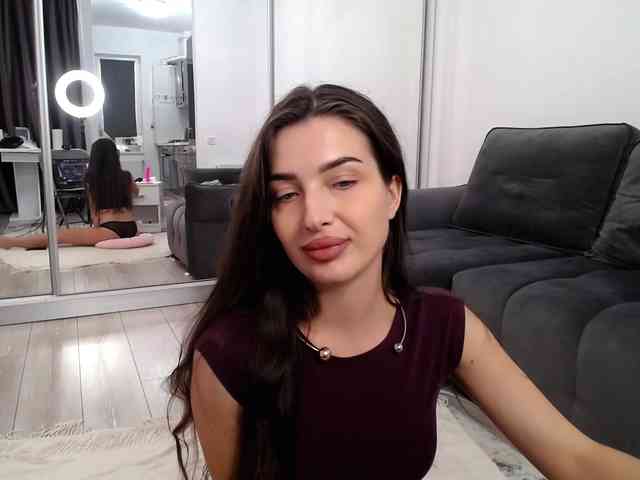 LauraBess webcam