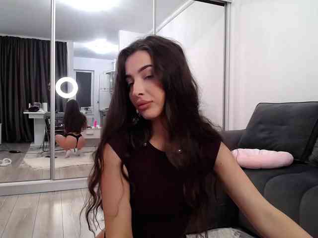 LauraBess webcam