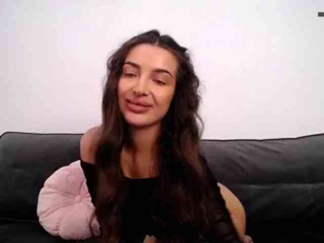 LauraBess webcam