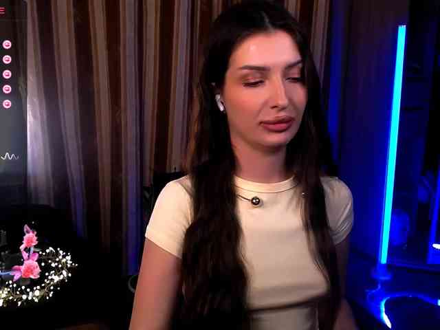 LauraBess webcam