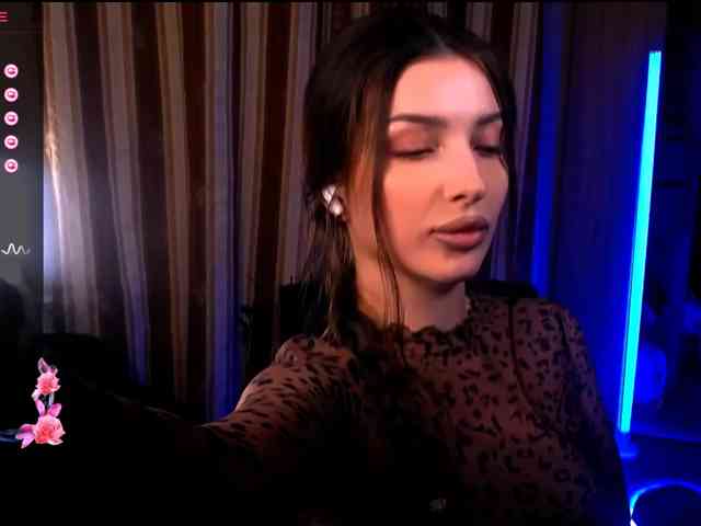 LauraBess webcam