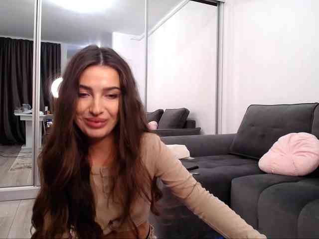 LauraBess webcam