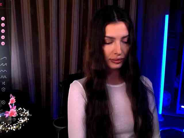 LauraBess webcam