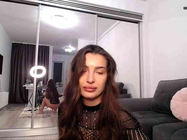 LauraBess webcam