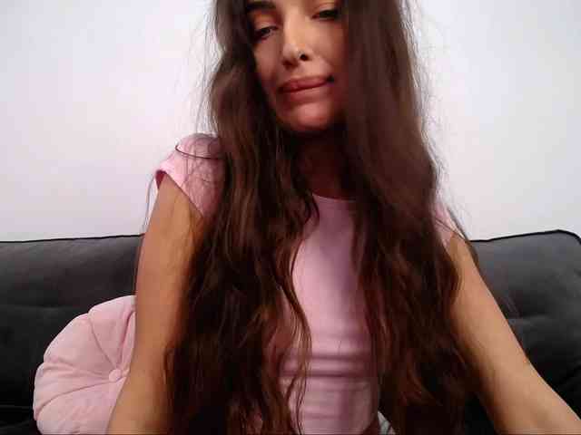 LauraBess webcam