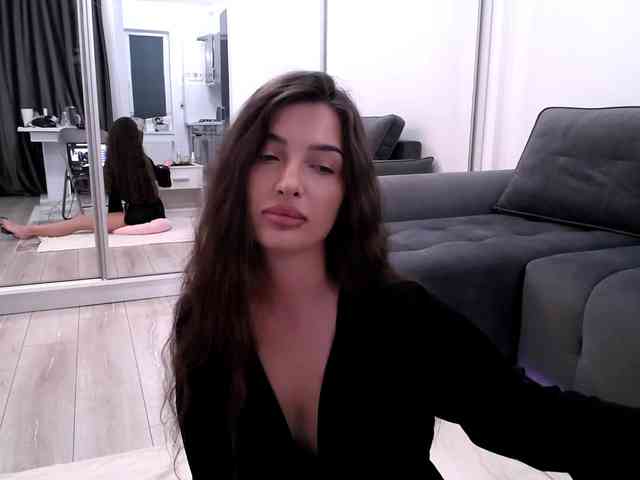 LauraBess webcam