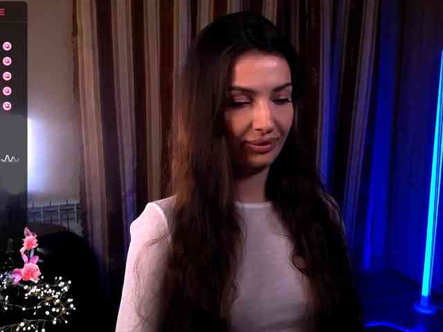 LauraBess webcam