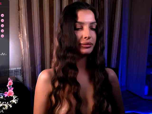 LauraBess webcam