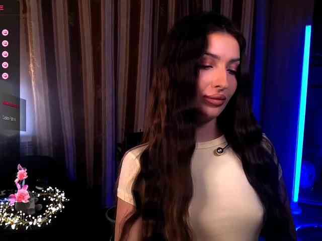 LauraBess webcam