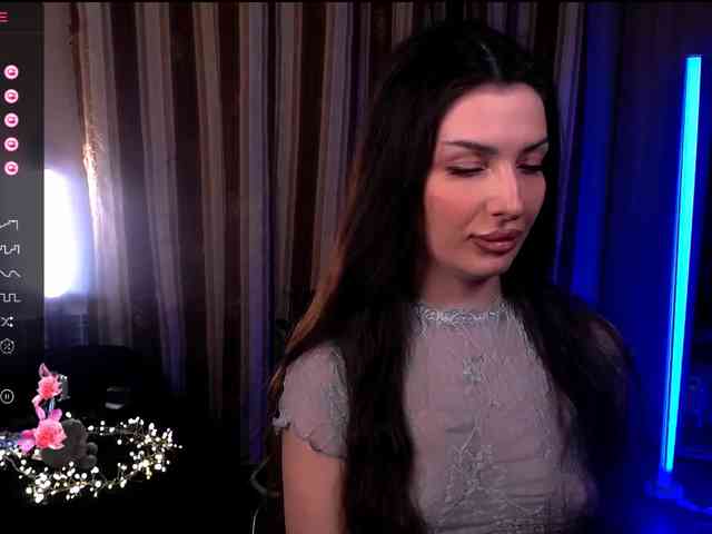 LauraBess webcam