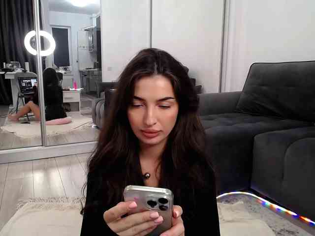LauraBess webcam