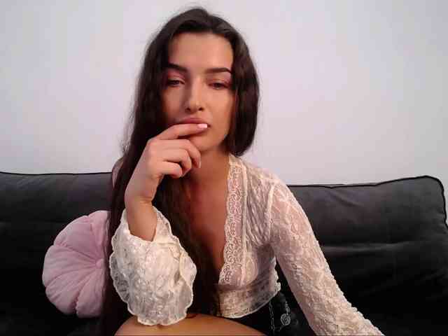 LauraBess webcam