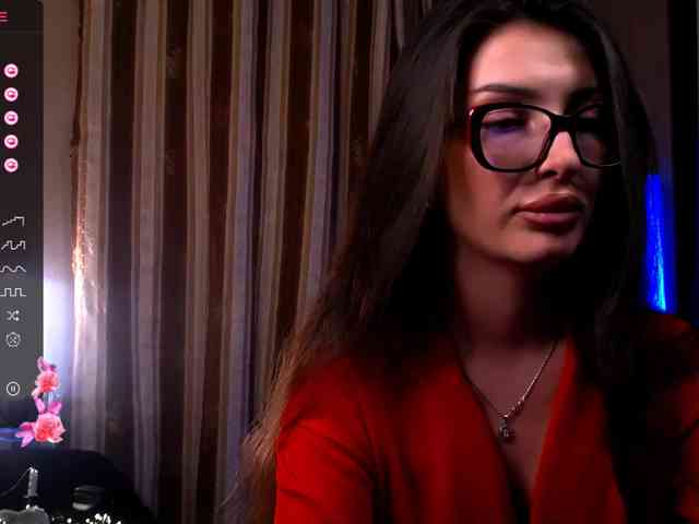 LauraBess webcam