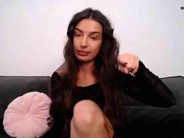 LauraBess webcam
