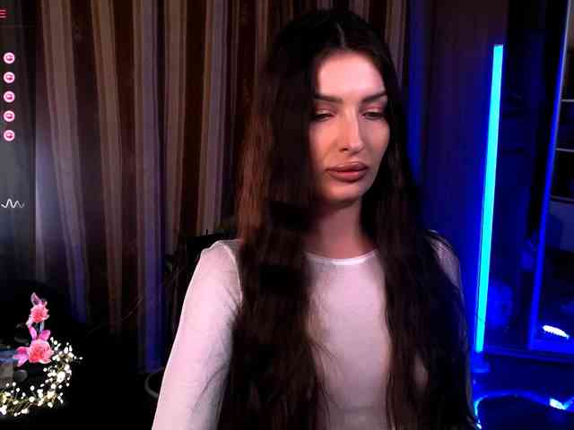 LauraBess webcam